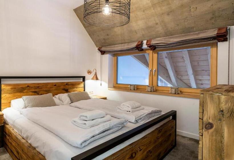 חדר מלכותי, Pod Skocznia Spa Zakopane