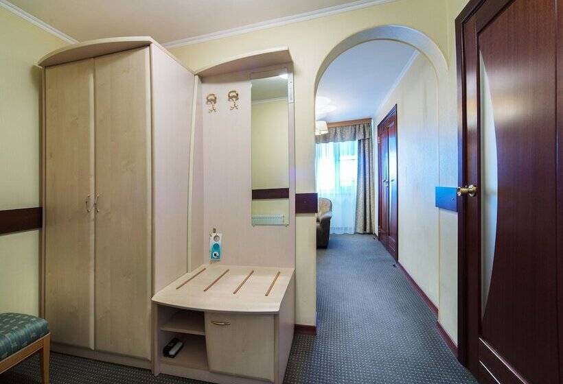 Полулюкс, Posadskiy