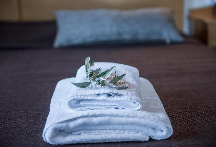 استودیوی استاندارد, Mirtilos Studios & Apartments