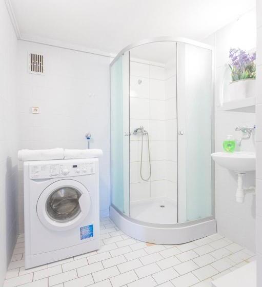 اتاق اکونومی, Kujawska Rooms
