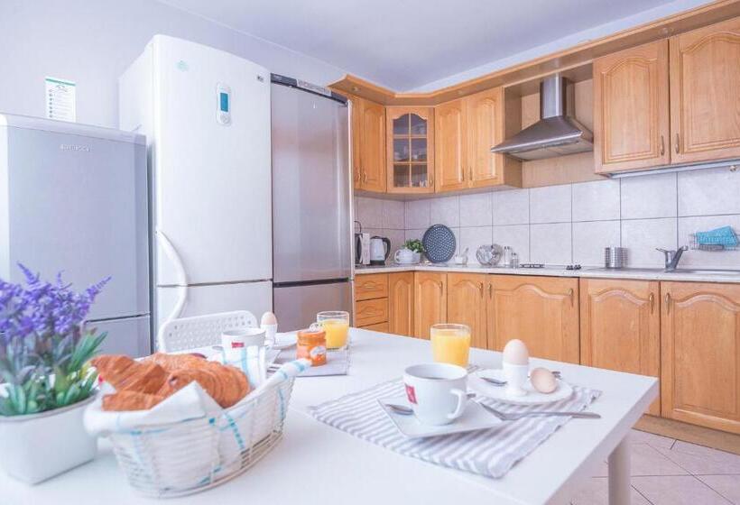 اتاق استاندارد سه نفره, Kujawska Rooms