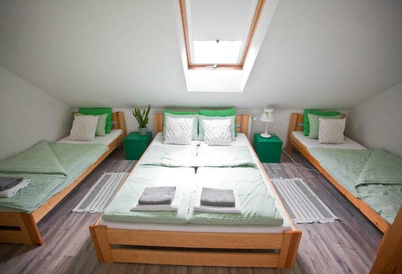 Четырехместный Номер Стандарт, Hostel 33