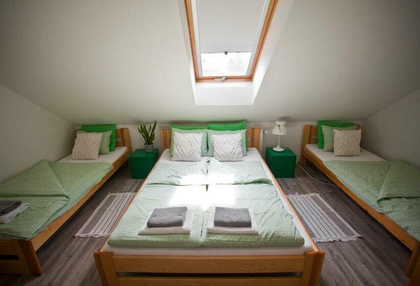 Четырехместный Номер Стандарт, Hostel 33