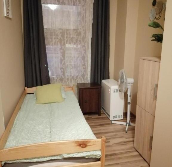 Номер Стандарт Индивидуальный Совместная Ванная, Hostel Gliwice Centrum