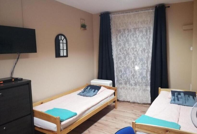 Трехместный Номер Стандарт Совместная Ванная, Hostel Gliwice Centrum