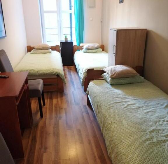 Трехместный Номер Стандарт Совместная Ванная, Hostel Gliwice Centrum