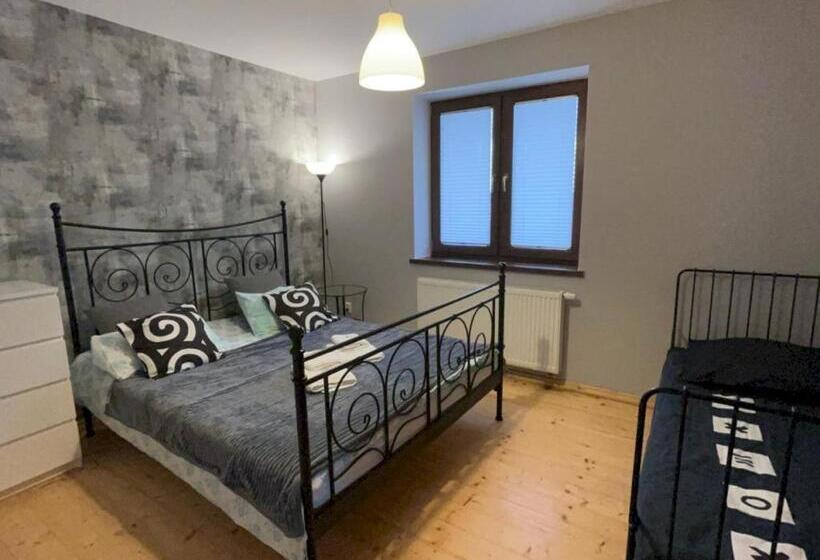 Quarto Triplo Clássico, Baza Grapa Dom Pokoje Do Wynajęcia