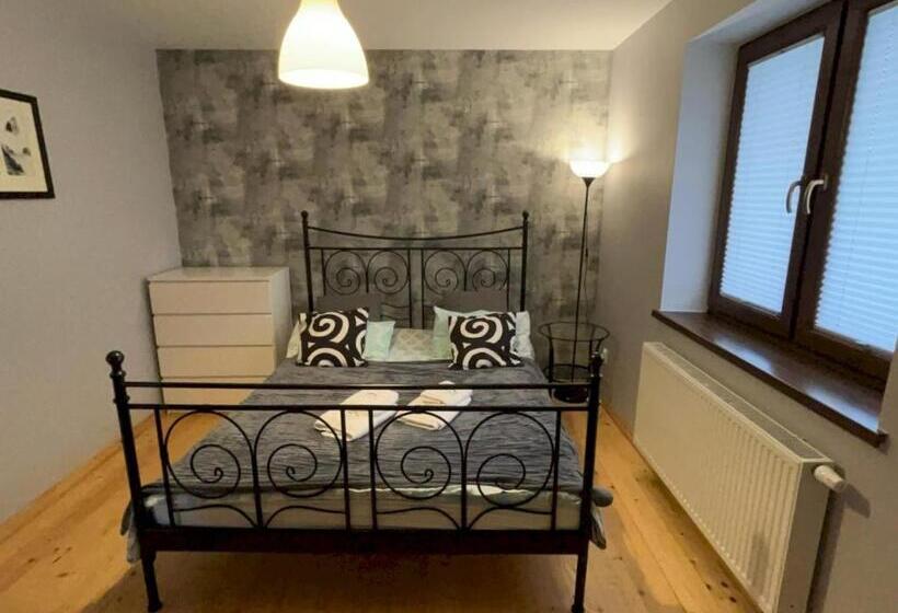 Quarto Triplo Clássico, Baza Grapa Dom Pokoje Do Wynajęcia