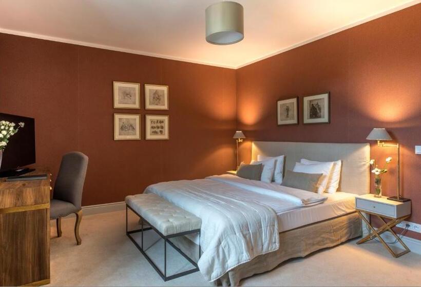 Номер Deluxe, Zamek Sarny   Schloss Scharfeneck