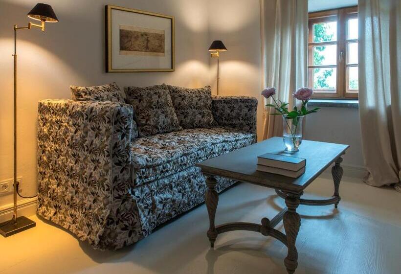 Четырехместный Номер Deluxe, Zamek Sarny   Schloss Scharfeneck