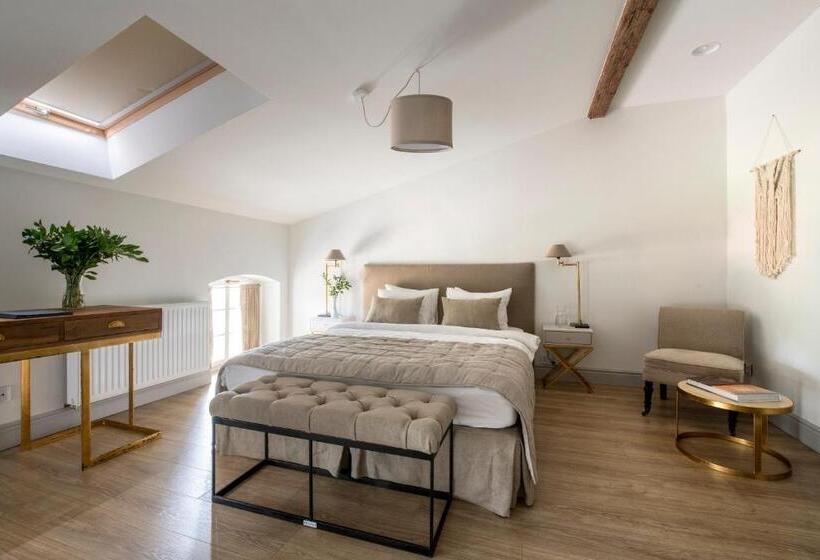 Номер Deluxe, Zamek Sarny   Schloss Scharfeneck