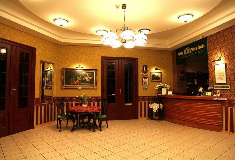 Quarto Triplo Estandar, Willa West Ende