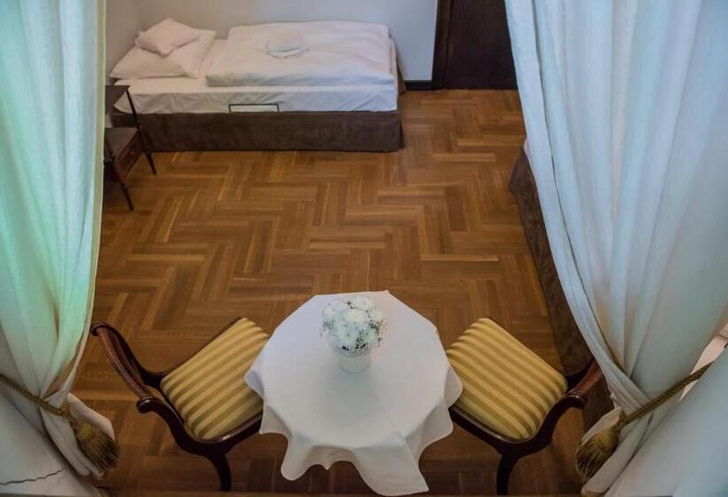 استودیوی استاندارد, Palac W Rybnej