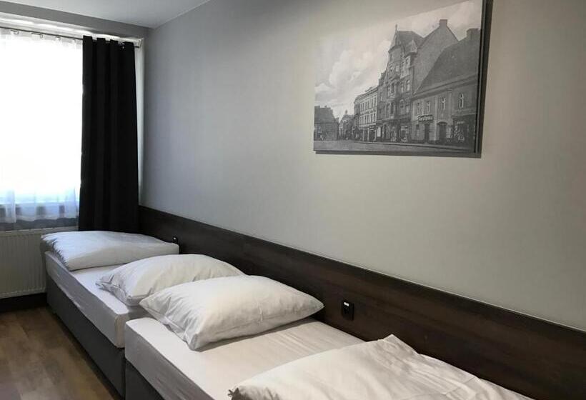 标准三人间共用浴室, Noclegi Mikołów