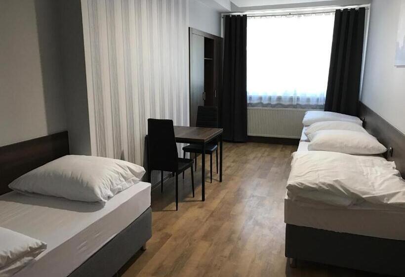 标准三人间共用浴室, Noclegi Mikołów