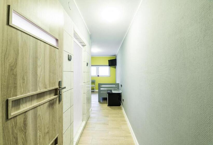 غرفة قياسية ثلاثية, Hostel Filip 2