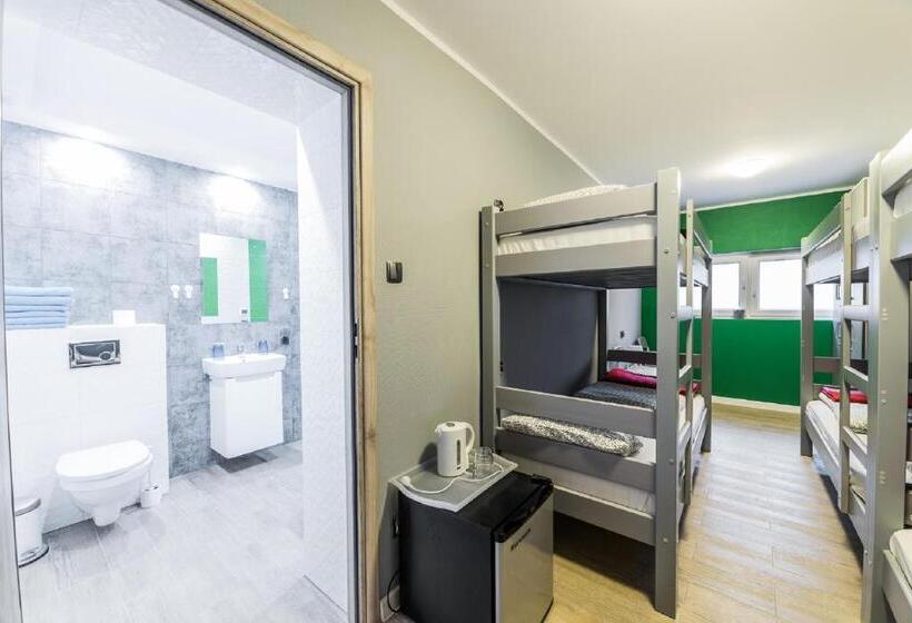 سرير فى غرفة مشتركه, Hostel Filip 2