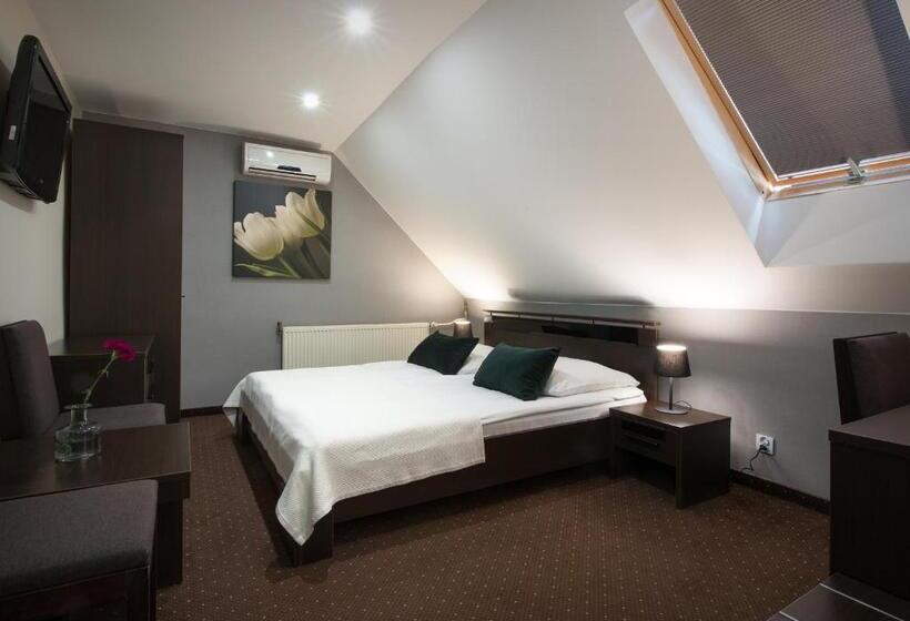 Номер Deluxe, Capitol