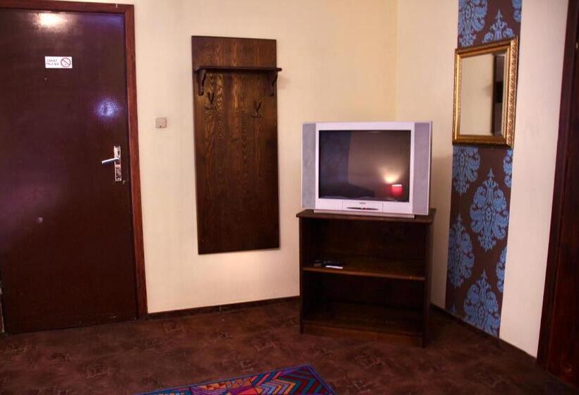 اتاق استاندارد سه نفره, Zajazd Pod Kominkiem   Brzoza Koło Torunia