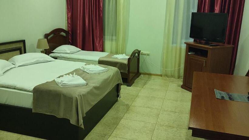 اتاق استاندارد سه نفره, Sweet Home Hotel Meghri