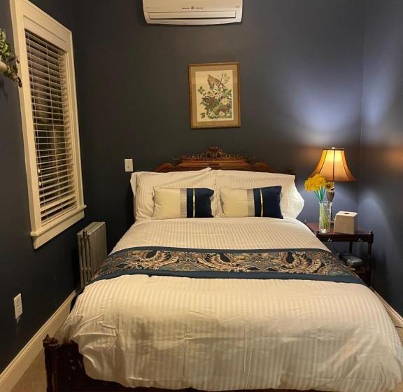 컴포트 룸, Debary Inn