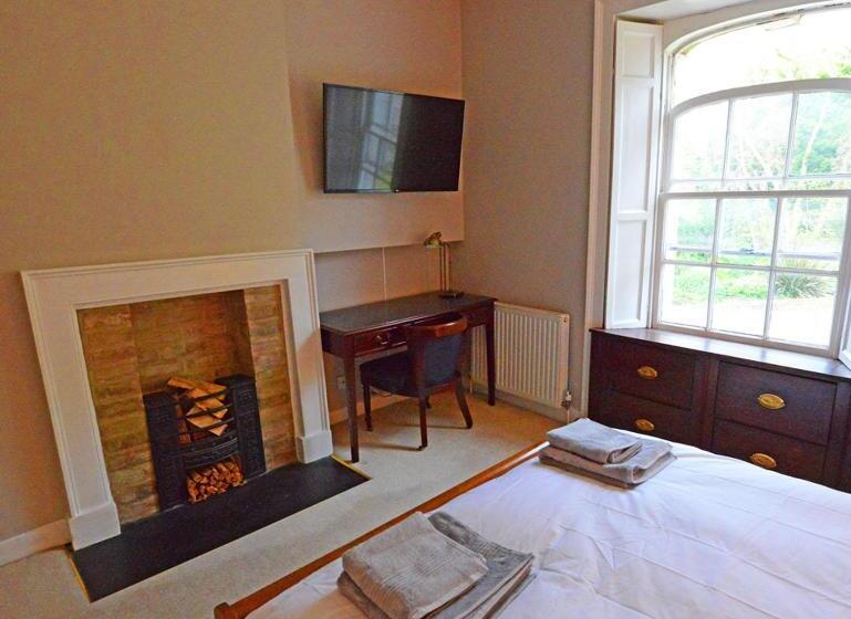 Номер Deluxe, Rounceval House