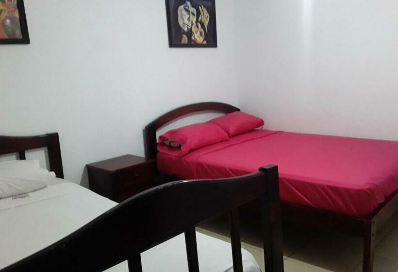 스탠다드 트리플 룸, Hostal Samary