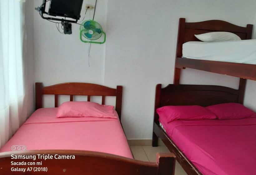 4인용 스탠다드 룸, Hostal Samary
