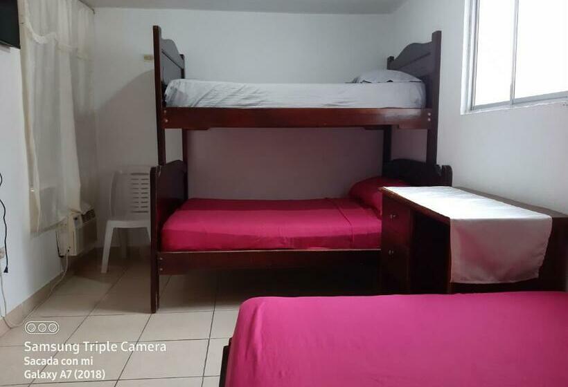 패밀리 룸, Hostal Samary