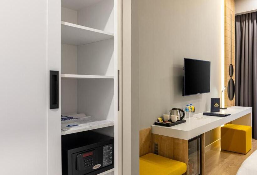 اتاق استاندارد برای معلولان, Days Hotel By Wyndham Istanbul Esenyurt