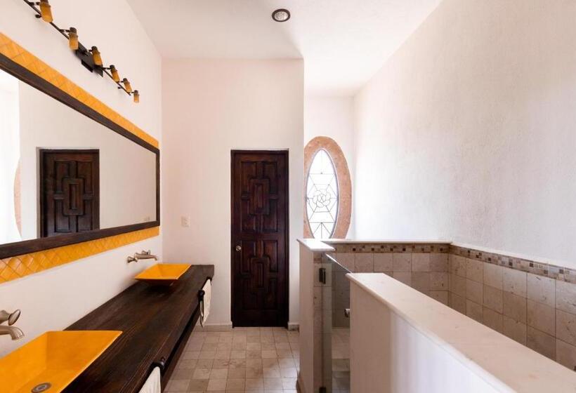 Люкс, Hacienda Maria Eugenio