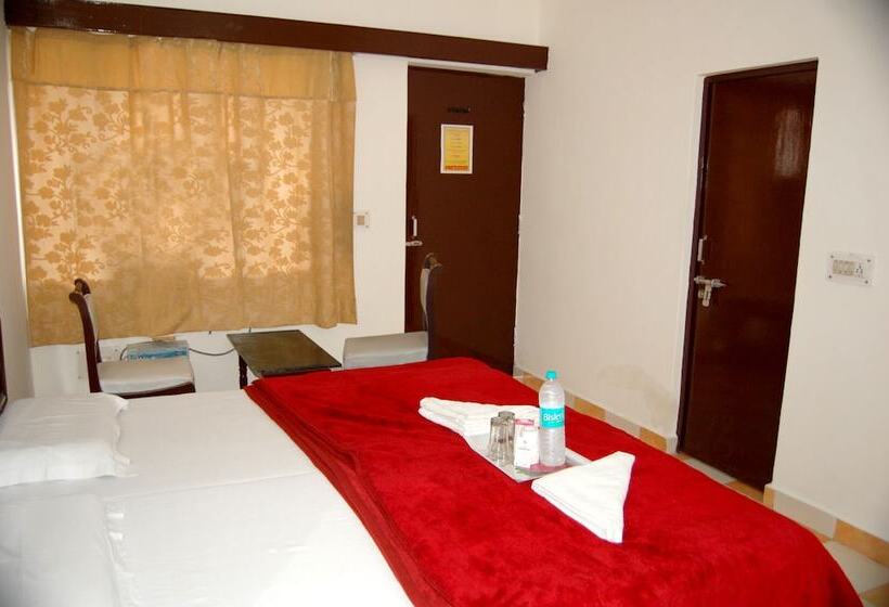 Номер Стандарт, Sidhartha Walking Distance From Tajmahal