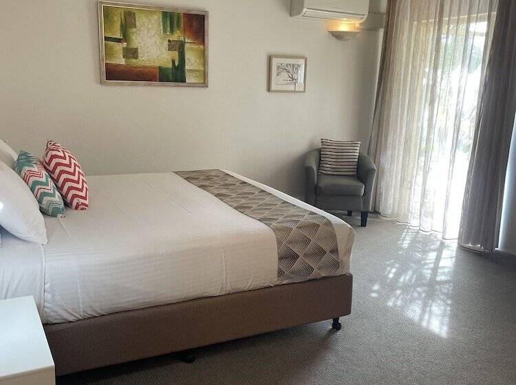 이그제큐티브 룸 킹사이즈 침대, Oasis Inn Ulladulla