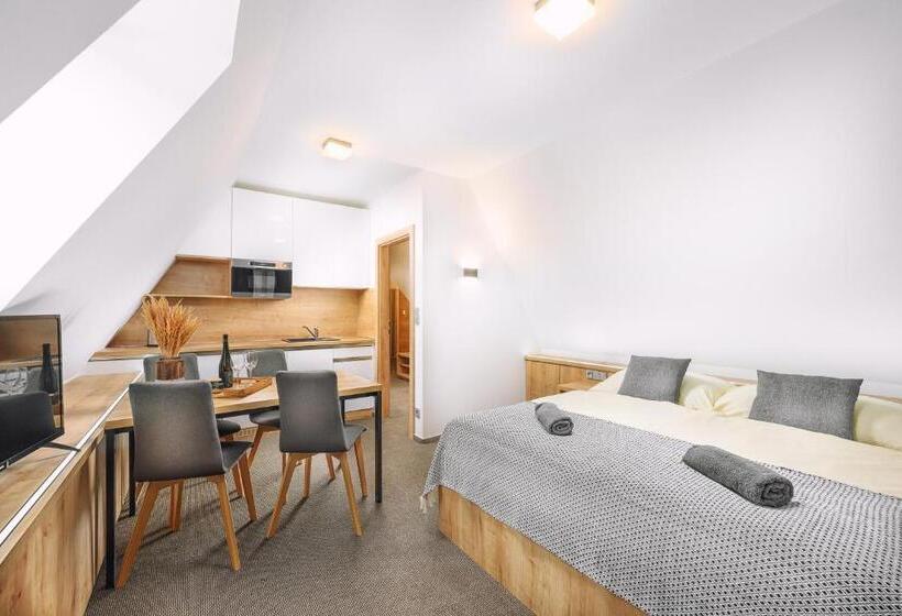 Четырехместный Номер Стандарт, Resort Lucky Jasna