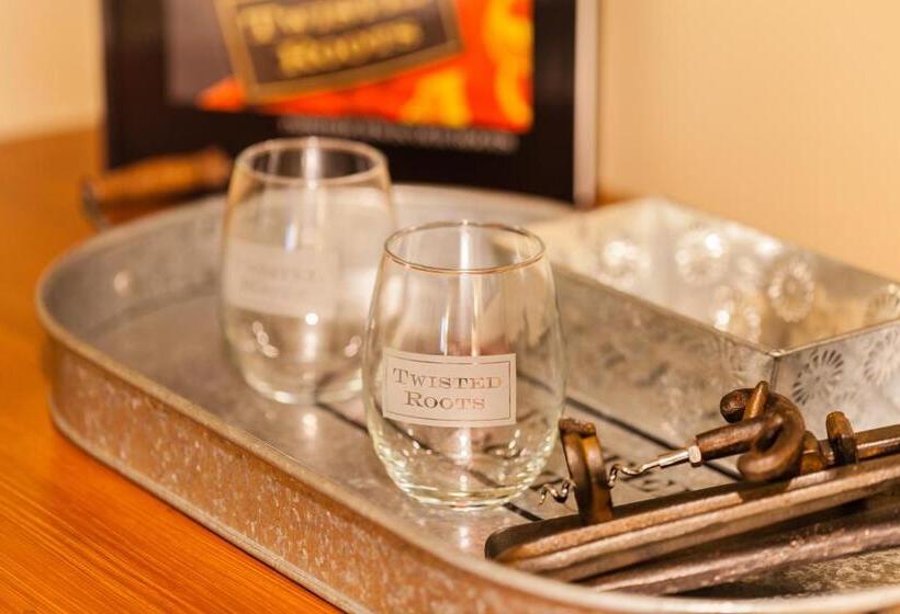 Люкс Deluxe Кровать Кинг, The Vendange Carmel Inn & Suites