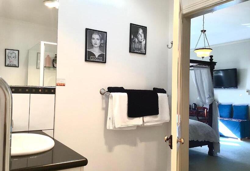 اتاق استاندارد با تخت بزرگ, Kurrajong House