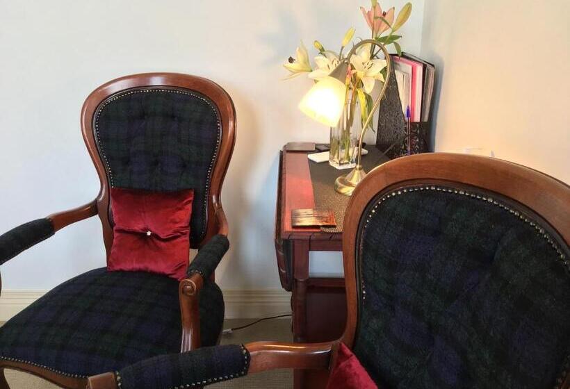 اتاق استاندارد با چشم‌انداز باغ, Kurrajong House