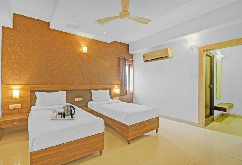 Трехместный Номер Deluxe, Super Townhouse Oak Madhapur Nera Regency