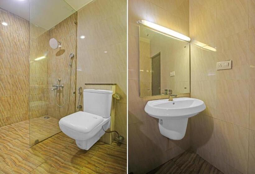 Трехместный Номер Deluxe, Super Townhouse Oak Madhapur Nera Regency