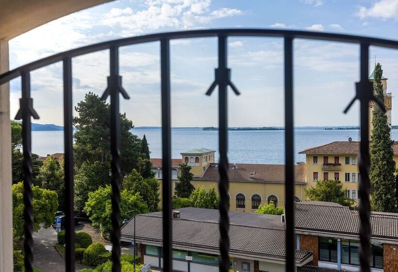 Номер Стандарт в Мансарде, Gardone Palace