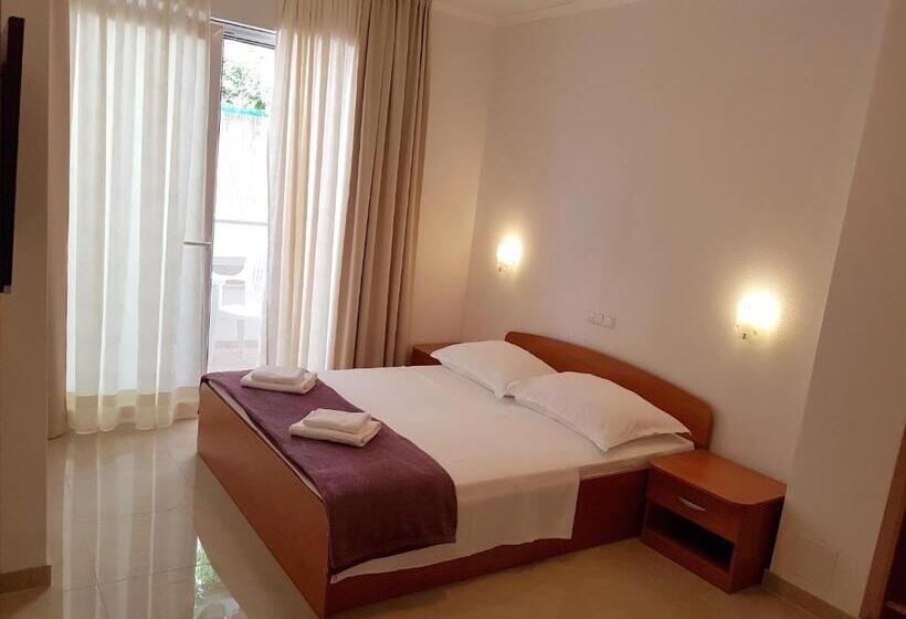 חדר לארבעה סטנדרטי עם מרפסת, Sunset Split Rooms