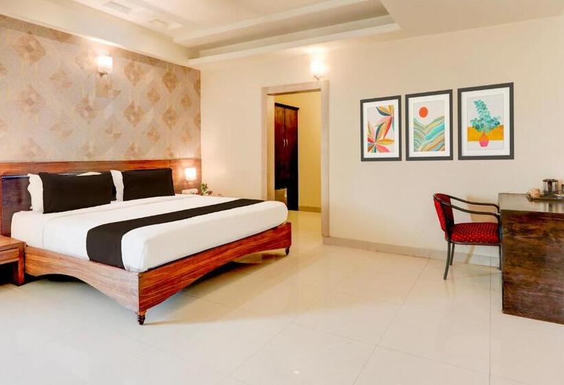 Трехместный Номер Deluxe, Super Townhouse Oak Madhapur Nera Regency