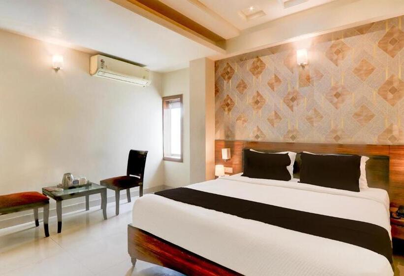 Трехместный Номер Deluxe, Super Townhouse Oak Madhapur Nera Regency