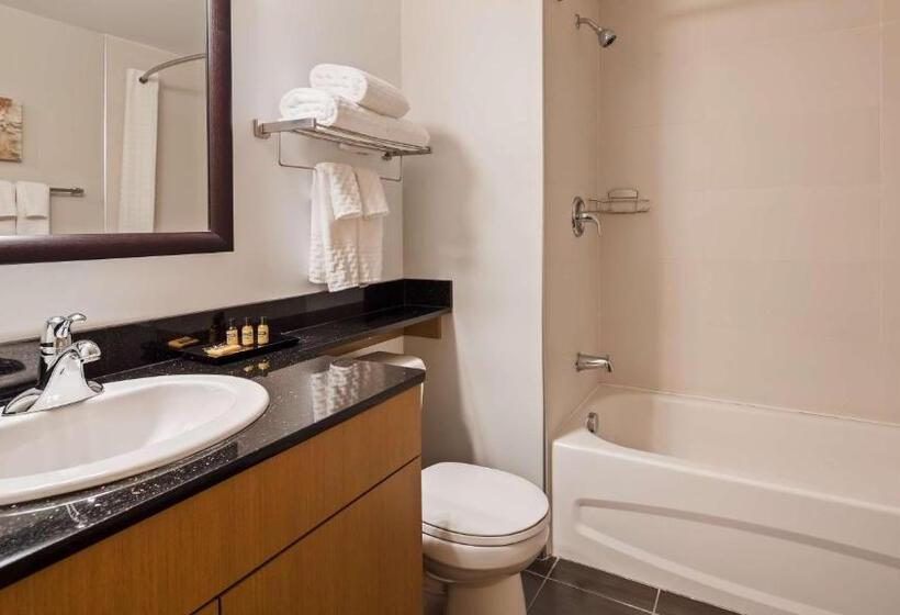 Люкс Superior, Best Western Plus Airport Inn & Suites
