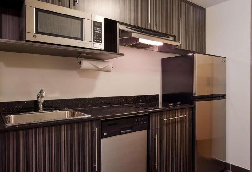 Люкс Кровать Кинг, Best Western Plus Airport Inn & Suites
