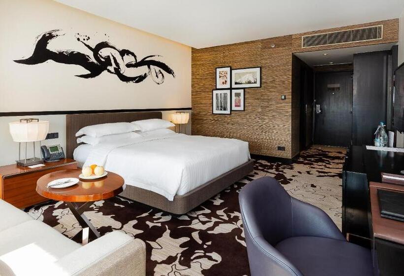 Номер Deluxe Вид на Бассейн, City Of Dreams   Nobu Hotel Manila