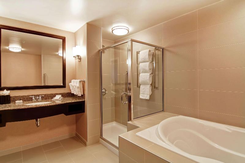 Люкс Кровать Кинг, Hilton Garden Inn Woodbridge