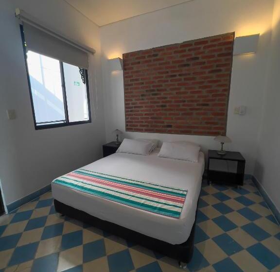 이코노미 룸, The Orange House Santa Marta