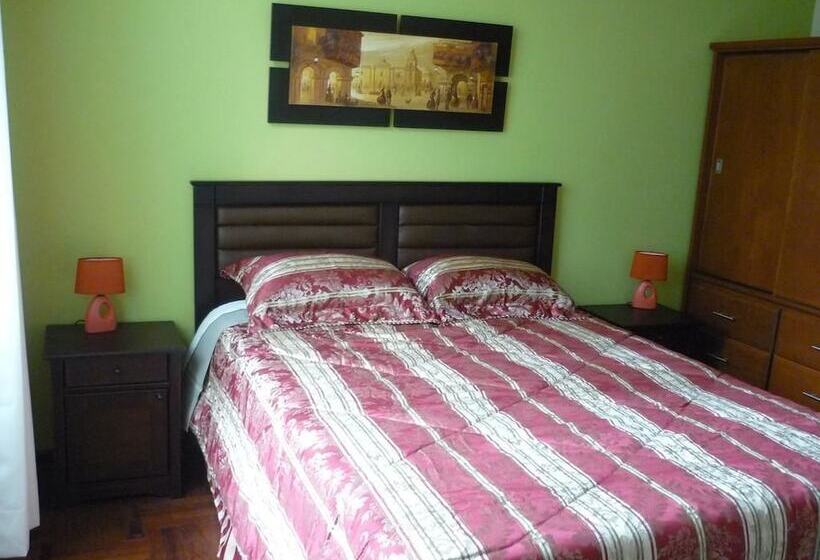 Quarto Estandar, Sevilla House
