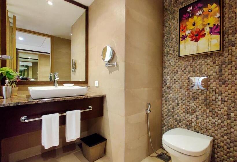 Люкс Классика, Fariyas Resort, Lonavala